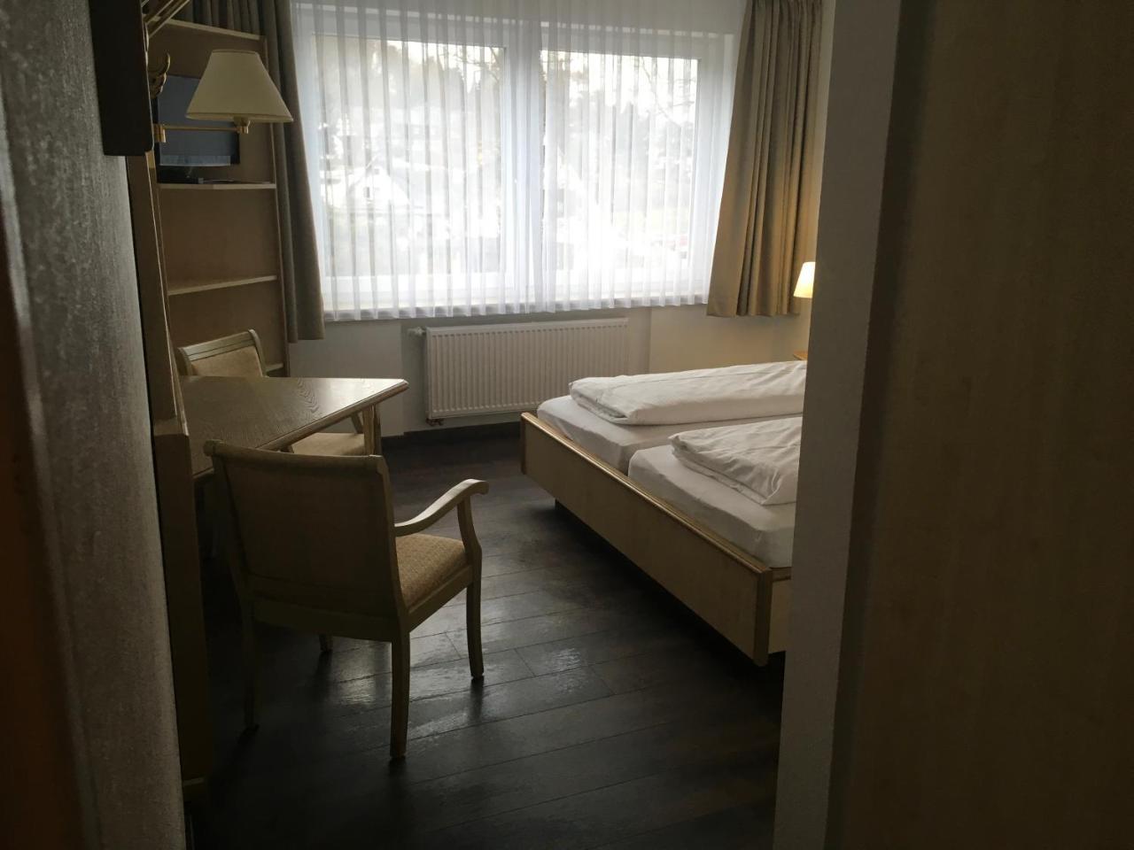 Hotel-Pension Zum Paradies Willingen  Zewnętrze zdjęcie